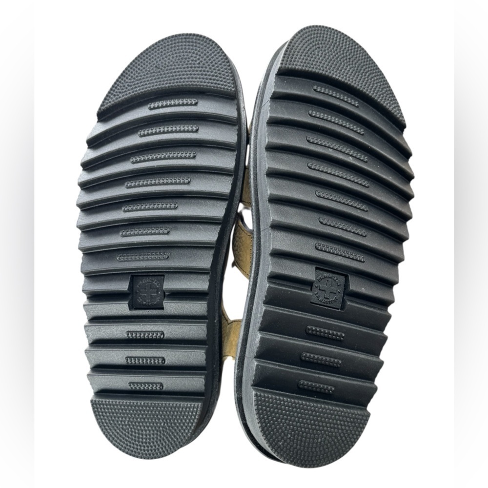 NIB DR Martens BLAIRE
TUMBLED
NUBUCK SANDALS - Picture 8 of 9